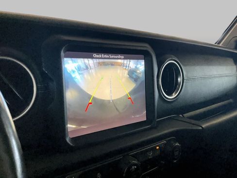 Used 2019 Jeep Wrangler Unlimited Sahara AWD/4WD image 27