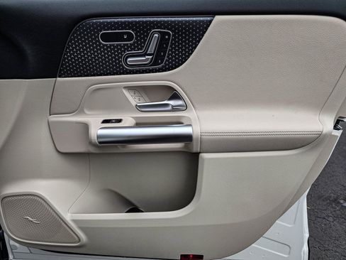 New 2025 Mercedes-Benz GLA 250 4MATIC image 37