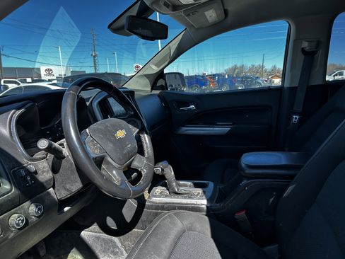 Used 2017 Chevrolet Colorado LT w/ LT Convenience Package image 9