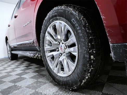 Used 2021 GMC Yukon XL Denali w/ LPO, Illumination Package image 2