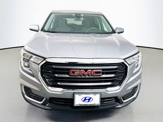 Used 2024 GMC Terrain SLE video 2