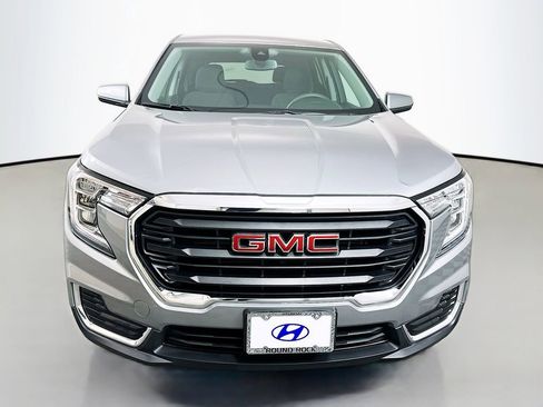Used 2024 GMC Terrain SLE image 2