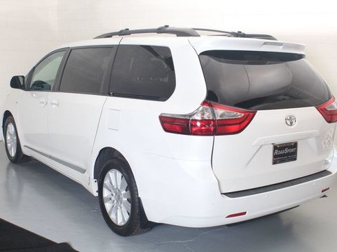 Used 2017 Toyota Sienna XLE w/ XLE Navigation Package AWD/4WD image 2