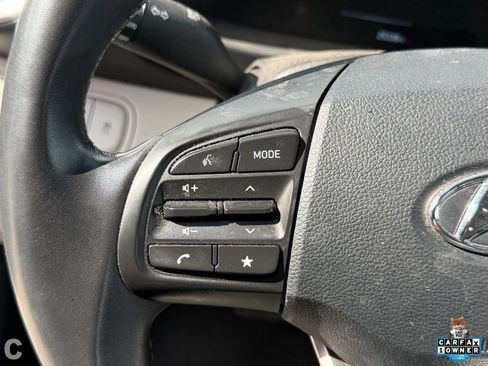 Used 2025 Hyundai Venue SEL FWD image 13