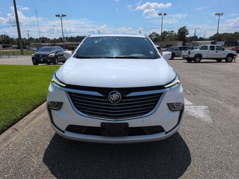 Used 2024 Buick Enclave Essence w/ Experience Buick Package FWD image 1