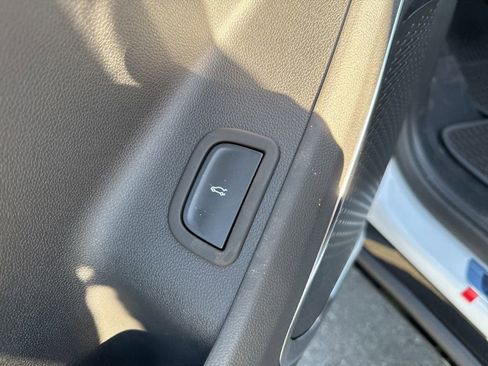 New 2026 GMC Acadia Denali Ultimate w/ LPO, Floor Liner Package AWD/4WD image 24