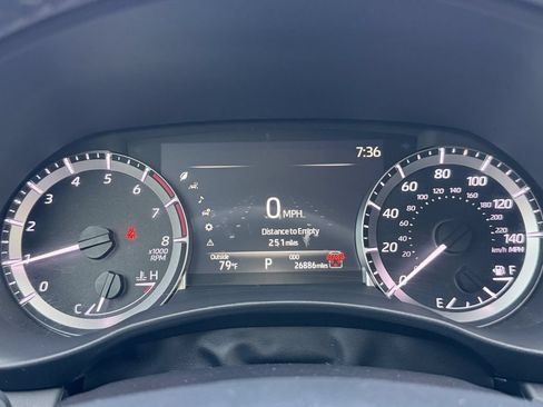 Used 2024 Toyota Highlander XLE FWD image 31
