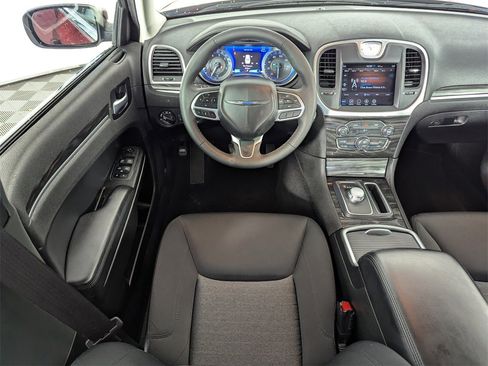 Used 2022 Chrysler 300 Touring image 14