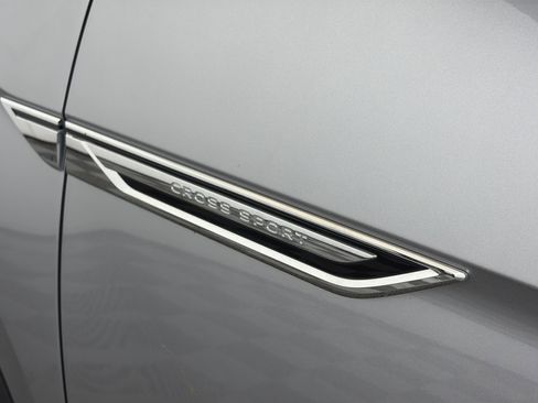 Used 2025 Volkswagen Atlas Cross Sport SEL Premium R-Line image 19