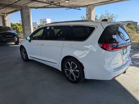 New 2026 Chrysler Pacifica Pinnacle image 7