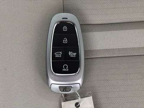 Used 2023 Hyundai Sonata SEL w/ Preferred Accessory Package FWD image 2