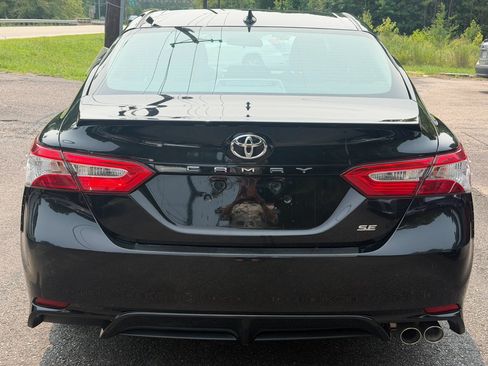Used 2020 Toyota Camry SE FWD image 5