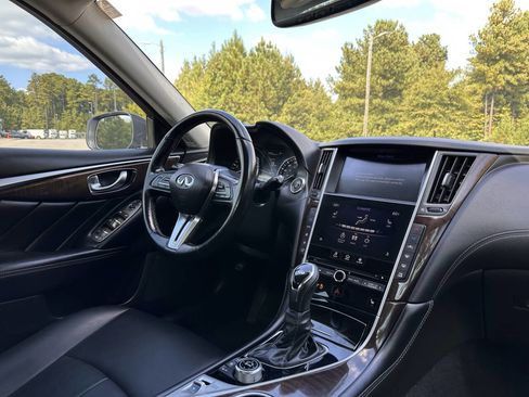 Used 2018 INFINITI Q50 Luxe w/ Essential Package (3.0T Luxe) image 18