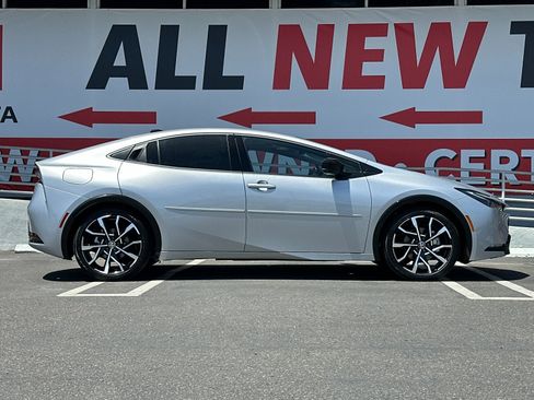 New 2026 Toyota Prius Plug-In Hybrid FWD image 6