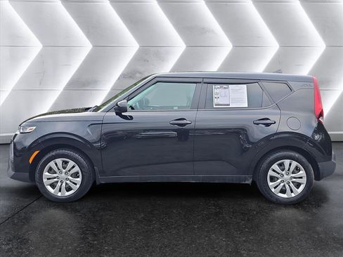 Used 2020 Kia Soul LX image 2
