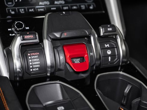 Used 2020 Lamborghini Urus image 40