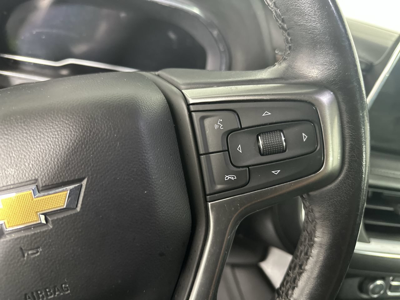 Used 2022 Chevrolet Tahoe LT w/ Luxury Package RWD image 7