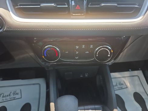 Used 2025 Chevrolet TrailBlazer LT FWD image 23