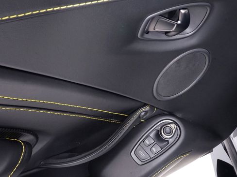 Used 2019 Aston Martin V8 Vantage Coupe RWD image 31