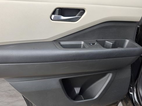 Used 2022 Nissan Pathfinder SV FWD image 23