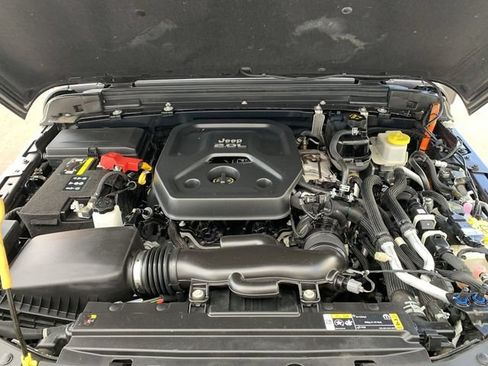 Used 2021 Jeep Wrangler Unlimited Sahara AWD/4WD image 35