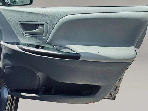 Used 2016 Toyota Sienna L FWD image 13
