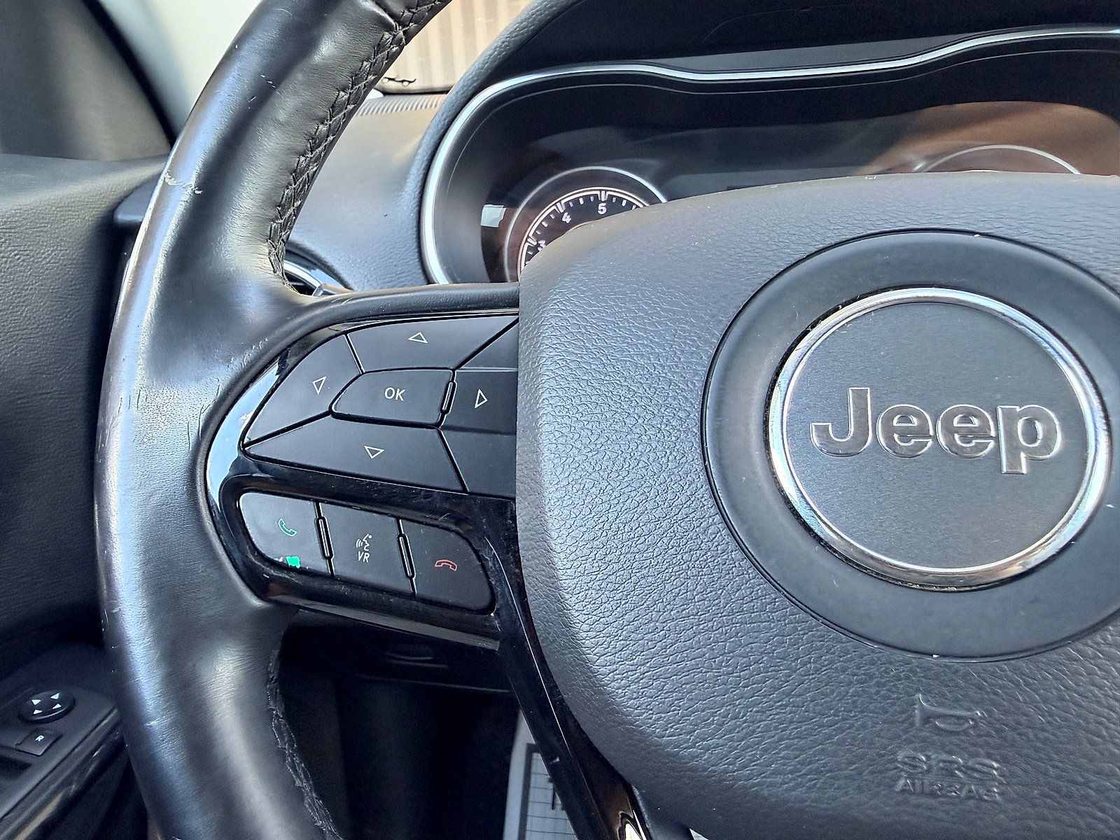 Used 2020 Jeep Cherokee Latitude Plus AWD/4WD image 35