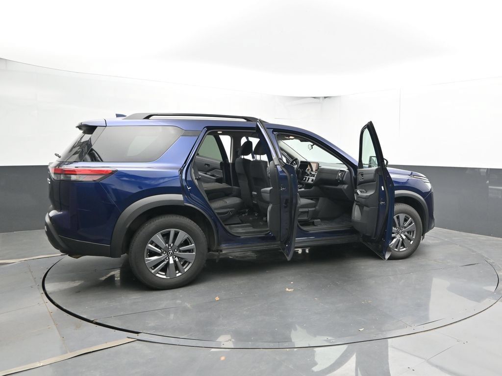Used 2025 Nissan Pathfinder SV FWD image 55