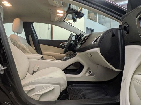 Used 2015 Chrysler 200 Limited image 25