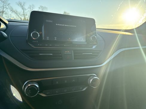 Used 2024 Nissan Altima 2.5 S image 19