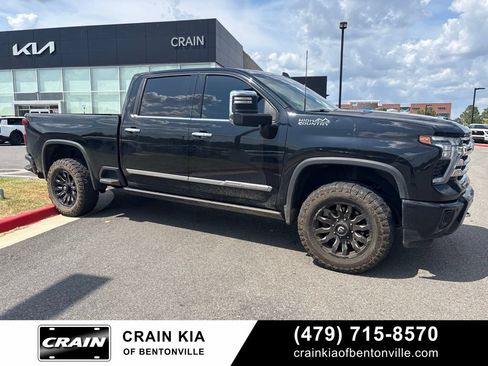 Used 2024 Chevrolet Silverado 2500 High Country w/ High Country Premium Package AWD/4WD image 2