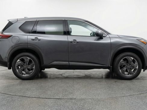 Used 2025 Nissan Rogue SV FWD image 11