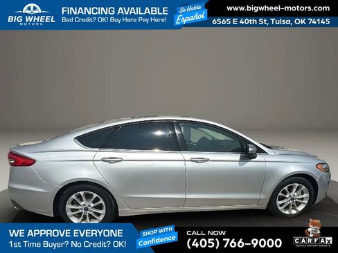 Used 2019 Ford Fusion SE FWD image 4