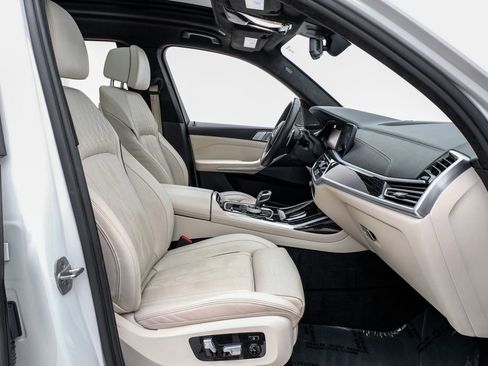Used 2021 BMW X7 M50i image 29