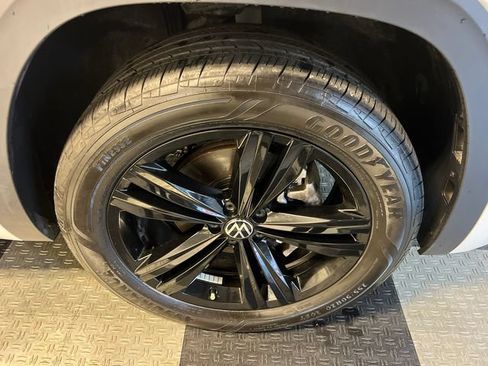 Used 2023 Volkswagen Atlas Cross Sport SEL R-Line AWD/4WD image 10