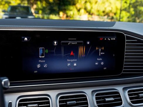 Used 2025 Mercedes-Benz GLS 450 4MATIC image 24