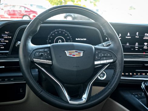 Used 2024 Cadillac Escalade Premium Luxury image 18