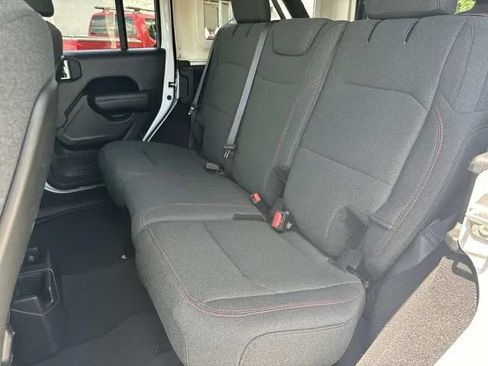 Used 2025 Jeep Wrangler Unlimited Rubicon AWD/4WD image 16