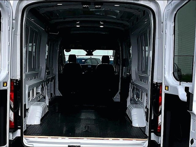 Used 2025 Ford Transit 250 148 Medium Roof RWD image 5