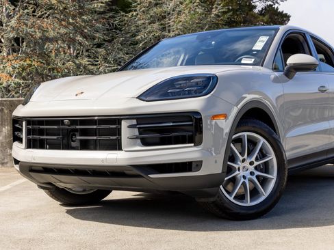 New 2025 Porsche Cayenne Coupe image 7