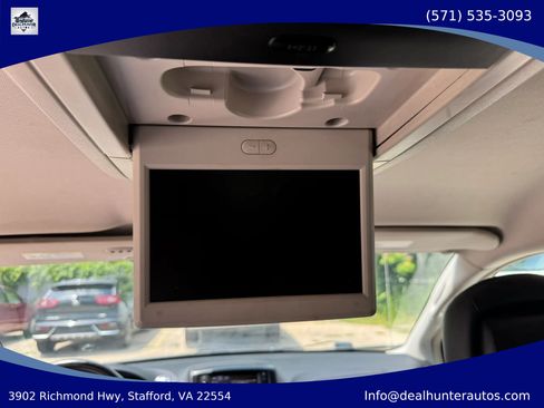 Used 2016 Chrysler Town & Country Touring FWD image 17