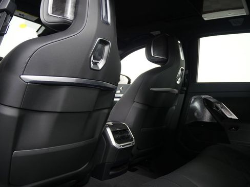 New 2026 BMW 750e xDrive w/ Executive Package image 17