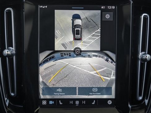 Certified 2025 Volvo XC40 B5 Plus image 41