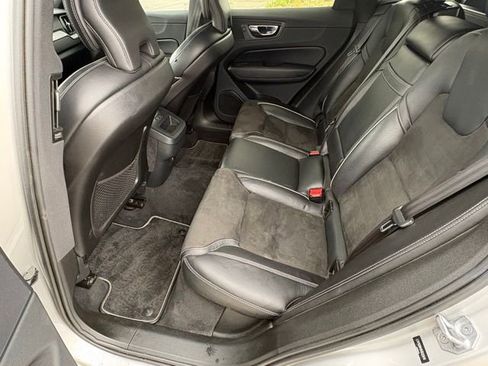Used 2019 Volvo XC60 T5 R-Design w/ Protection Package AWD/4WD image 27