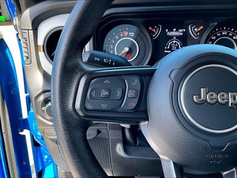 Used 2025 Jeep Gladiator Sport AWD/4WD image 24