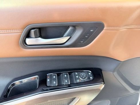 Certified 2024 Nissan Pathfinder Platinum FWD image 10