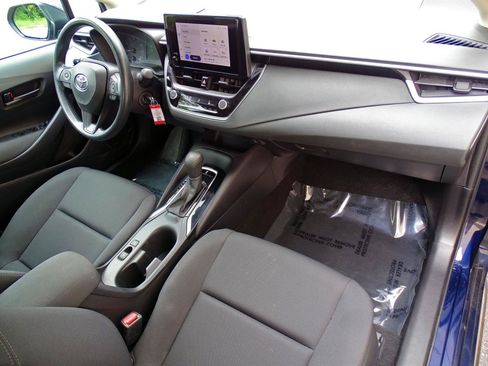 Used 2025 Toyota Corolla LE FWD image 23