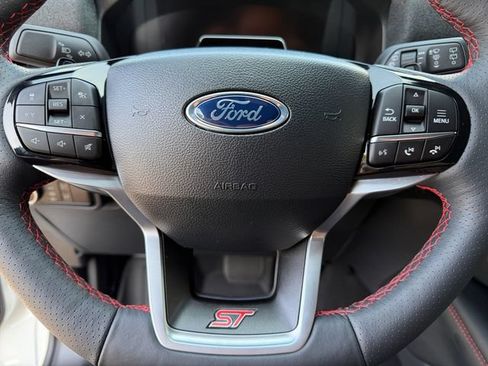 Used 2025 Ford Explorer ST AWD/4WD image 23