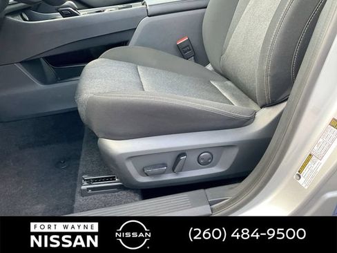 Used 2025 Nissan Rogue SV AWD/4WD image 27