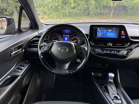 Used 2018 Toyota C-HR XLE FWD image 28